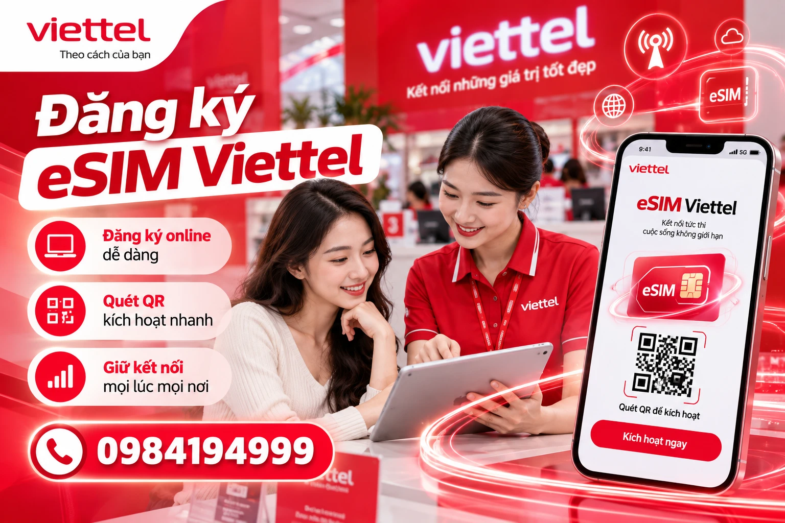 Đăng ký eSIM Viettel tại cửa hàng Viettel Đà Nẵng, nhân viên hướng dẫn quét QR kích hoạt